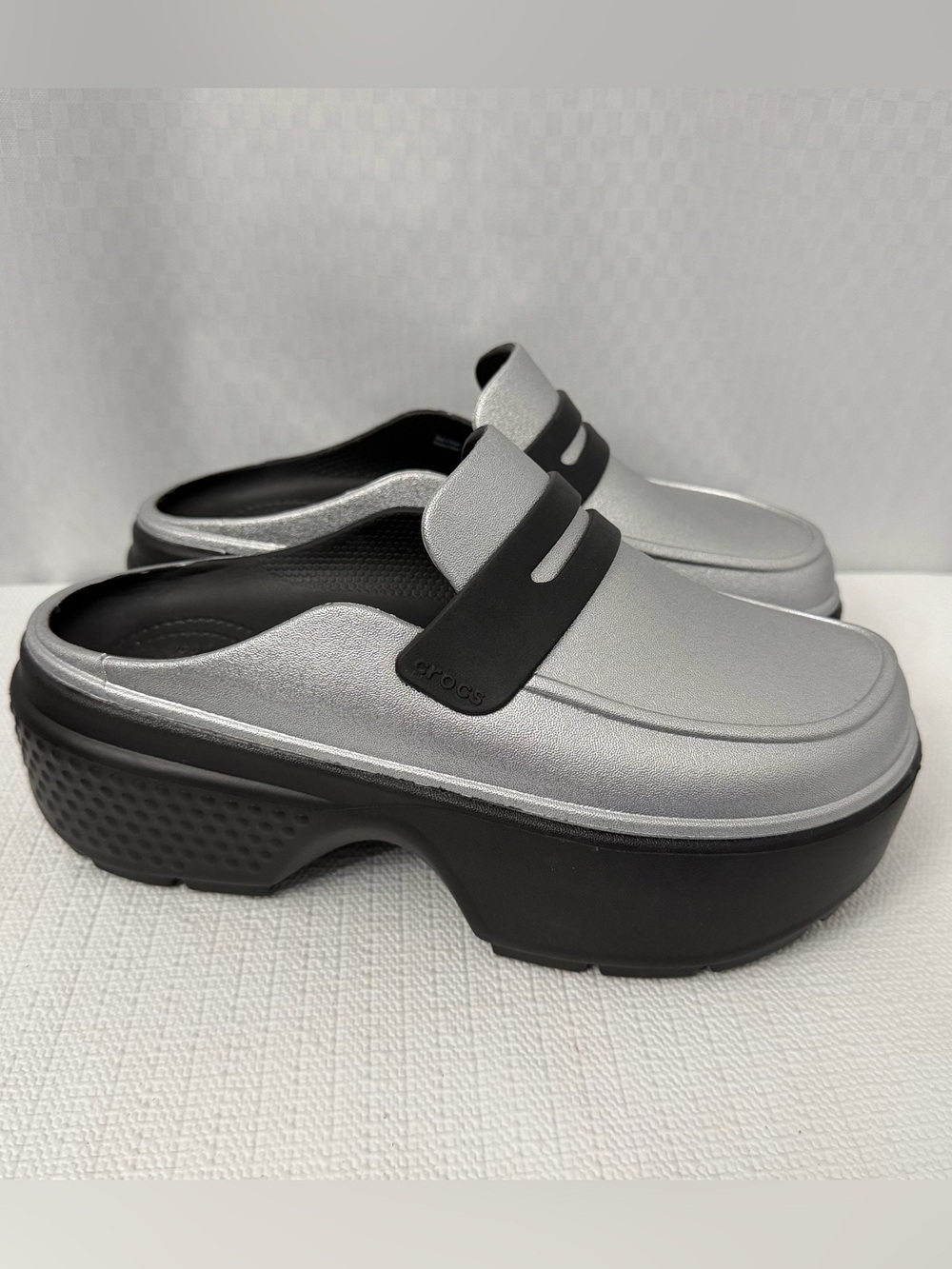Crocs Stomp Metallic Clogs Womens Size 7 Silver Platform Black New